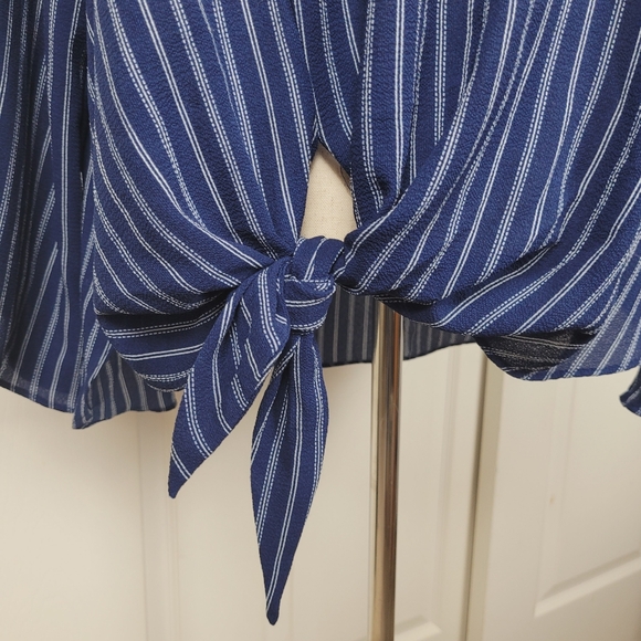 New Directions women's XL Extra Large Blue Striped Front Tie Long Flared Sleeves - Picture 8 of 12